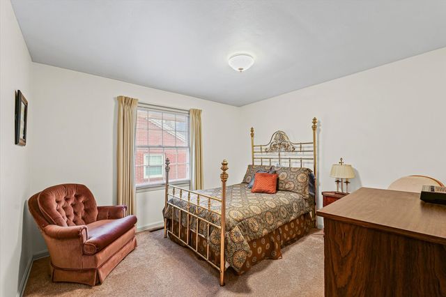 901 W Healey Street, Champaign, IL 61821