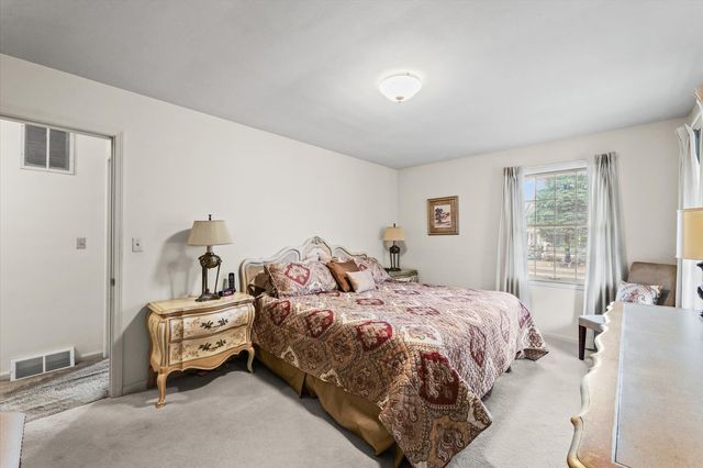 901 W Healey Street, Champaign, IL 61821