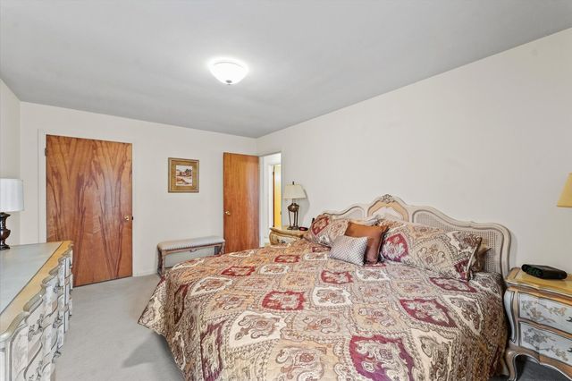 901 W Healey Street, Champaign, IL 61821