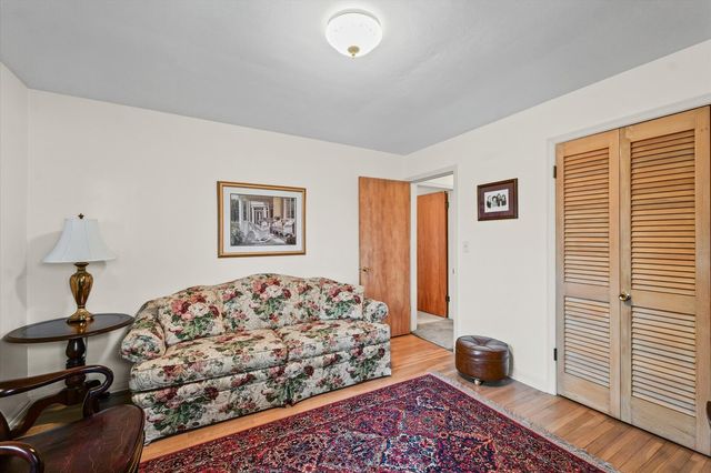 901 W Healey Street, Champaign, IL 61821