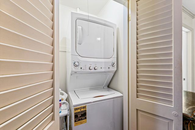 901 W Healey Street, Champaign, IL 61821