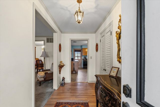 901 W Healey Street, Champaign, IL 61821