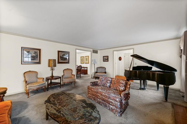 901 W Healey Street, Champaign, IL 61821