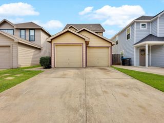 10713 Many Oaks Drive, Fort Worth, TX 76140