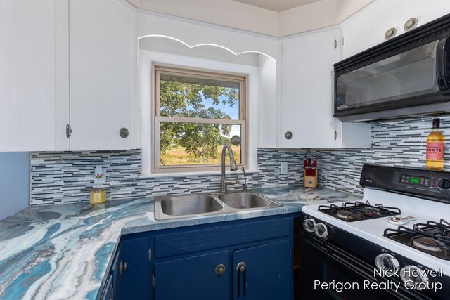 26131 M 40, Almena Twp, MI 49055