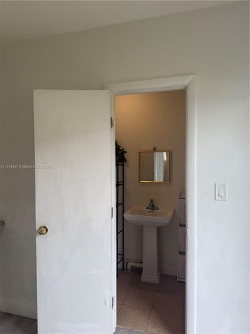 2870 NW 19th St, Fort Lauderdale, FL 33311