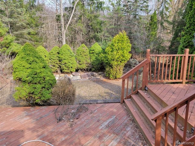 5549 Perrytown Drive, West Bloomfield, MI 48322