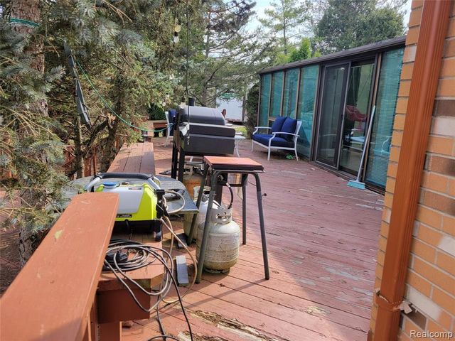 5549 Perrytown Drive, West Bloomfield, MI 48322
