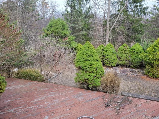 5549 Perrytown Drive, West Bloomfield, MI 48322