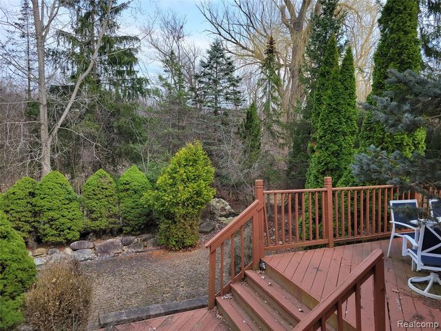 5549 Perrytown Drive, West Bloomfield, MI 48322