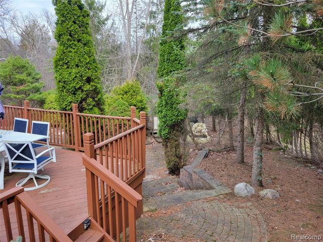 5549 Perrytown Drive, West Bloomfield, MI 48322