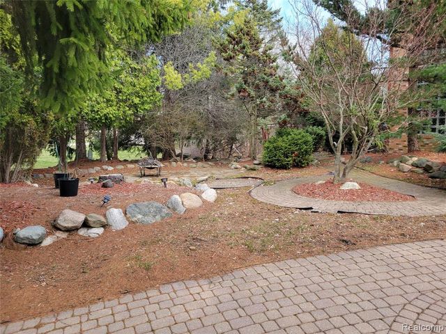 5549 Perrytown Drive, West Bloomfield, MI 48322