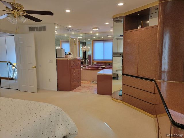 5549 Perrytown Drive, West Bloomfield, MI 48322