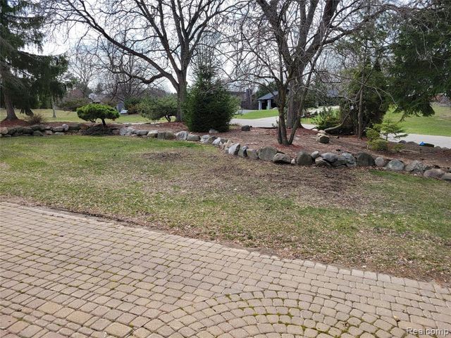 5549 Perrytown Drive, West Bloomfield, MI 48322