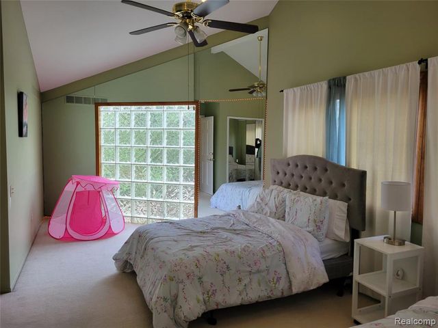 5549 Perrytown Drive, West Bloomfield, MI 48322