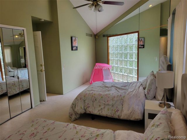 5549 Perrytown Drive, West Bloomfield, MI 48322