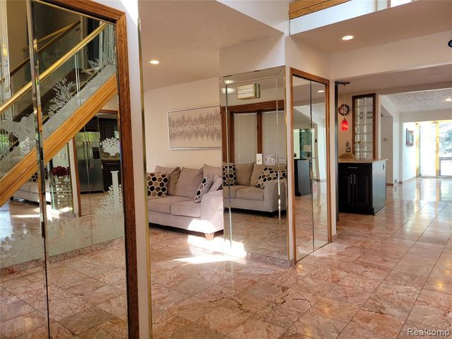 5549 Perrytown Drive, West Bloomfield, MI 48322