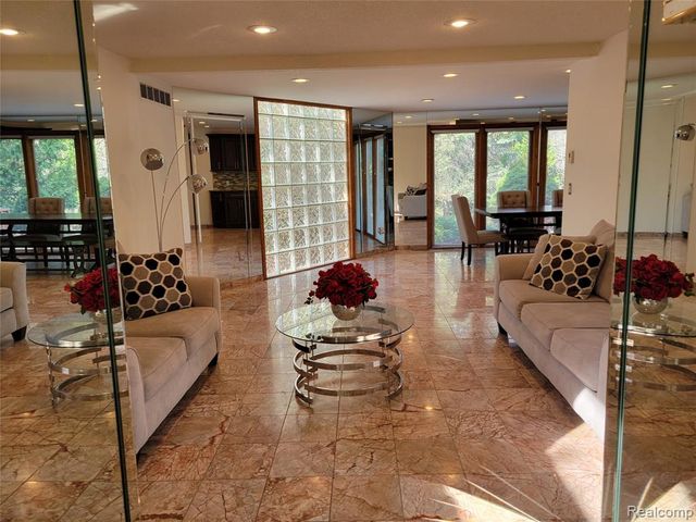 5549 Perrytown Drive, West Bloomfield, MI 48322