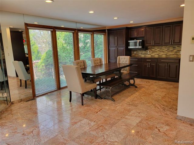 5549 Perrytown Drive, West Bloomfield, MI 48322