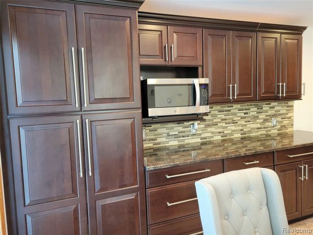 5549 Perrytown Drive, West Bloomfield, MI 48322