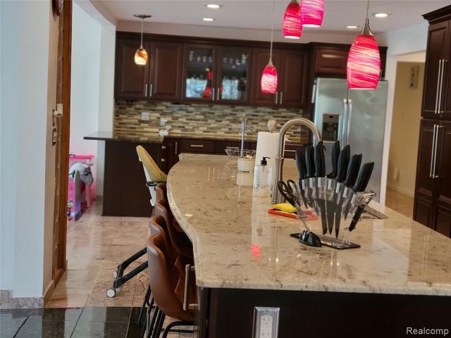 5549 Perrytown Drive, West Bloomfield, MI 48322