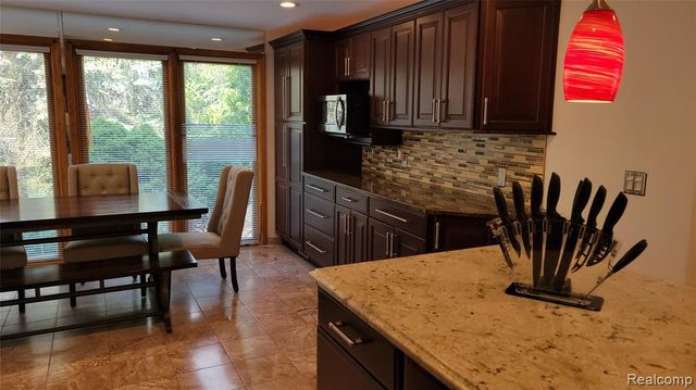 5549 Perrytown Drive, West Bloomfield, MI 48322