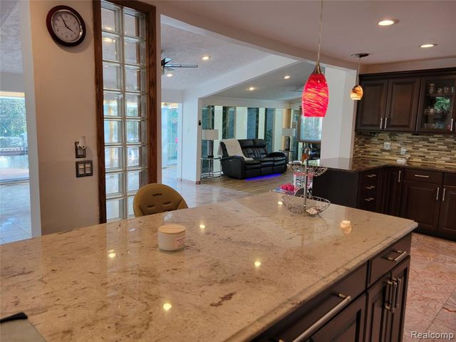 5549 Perrytown Drive, West Bloomfield, MI 48322