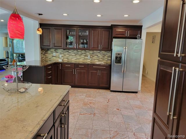 5549 Perrytown Drive, West Bloomfield, MI 48322