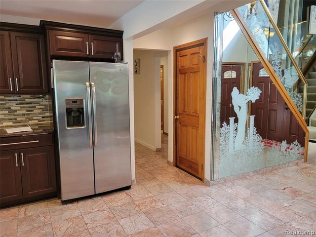 5549 Perrytown Drive, West Bloomfield, MI 48322