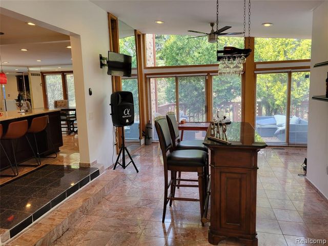 5549 Perrytown Drive, West Bloomfield, MI 48322