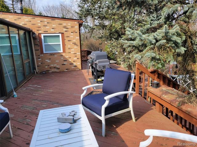5549 Perrytown Drive, West Bloomfield, MI 48322