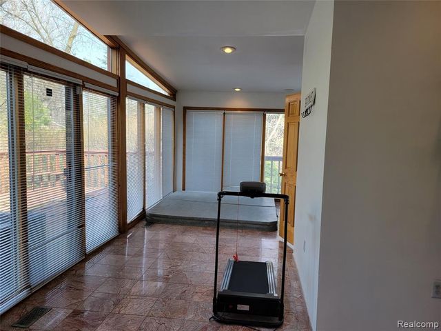 5549 Perrytown Drive, West Bloomfield, MI 48322