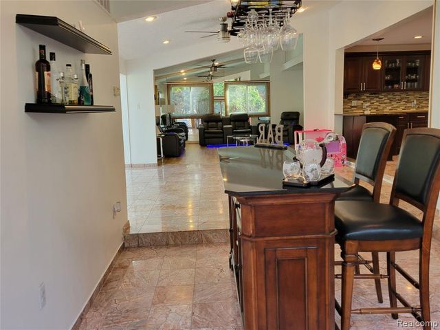 5549 Perrytown Drive, West Bloomfield, MI 48322