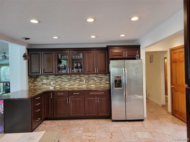 5549 Perrytown Drive, West Bloomfield, MI 48322
