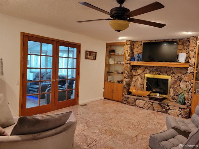 5549 Perrytown Drive, West Bloomfield, MI 48322
