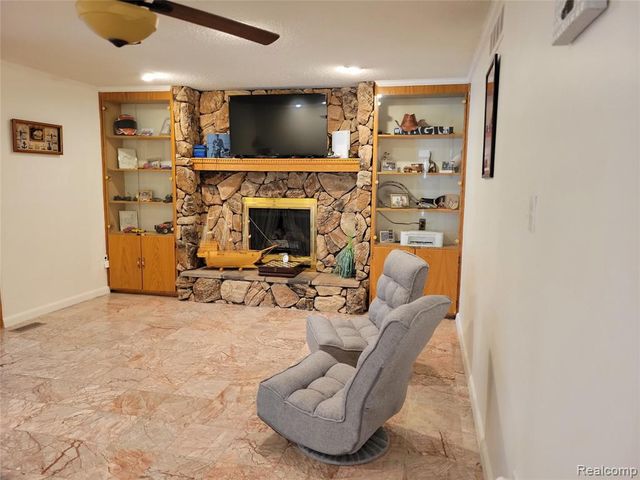 5549 Perrytown Drive, West Bloomfield, MI 48322