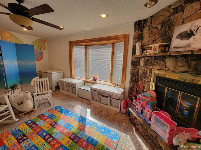 5549 Perrytown Drive, West Bloomfield, MI 48322