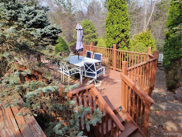 5549 Perrytown Drive, West Bloomfield, MI 48322