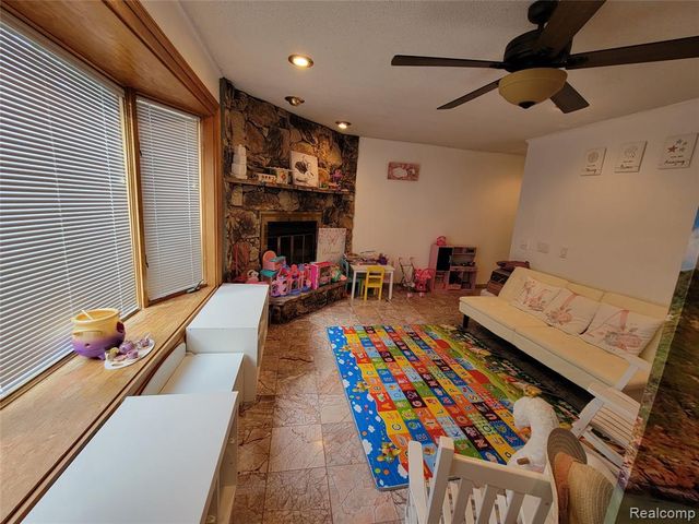 5549 Perrytown Drive, West Bloomfield, MI 48322