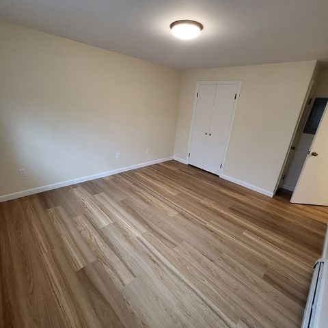 210 Hillside Ave 15, Needham, MA 02494