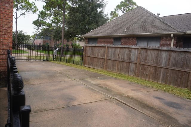 14423 Redbud Valley Trail, Houston, TX 77062