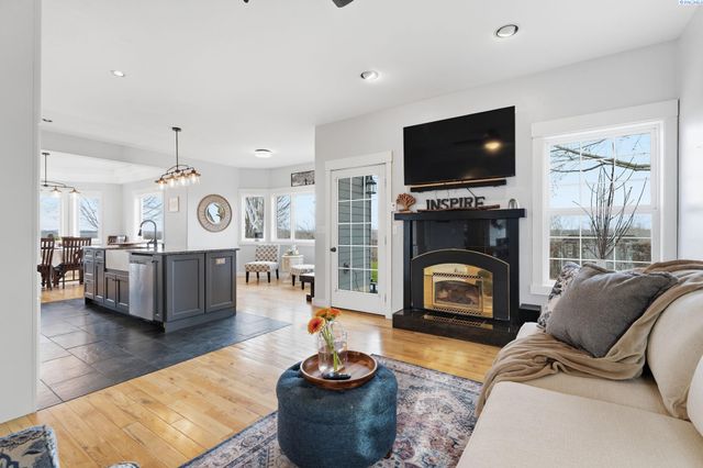 1020 Oxford Avenue, Richland, WA 99352