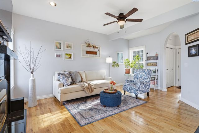 1020 Oxford Avenue, Richland, WA 99352