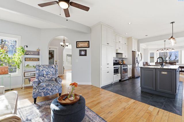 1020 Oxford Avenue, Richland, WA 99352