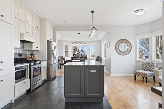 1020 Oxford Avenue, Richland, WA 99352