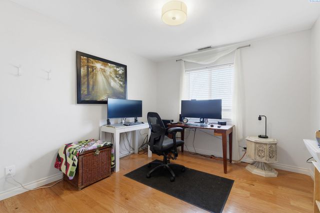 1020 Oxford Avenue, Richland, WA 99352