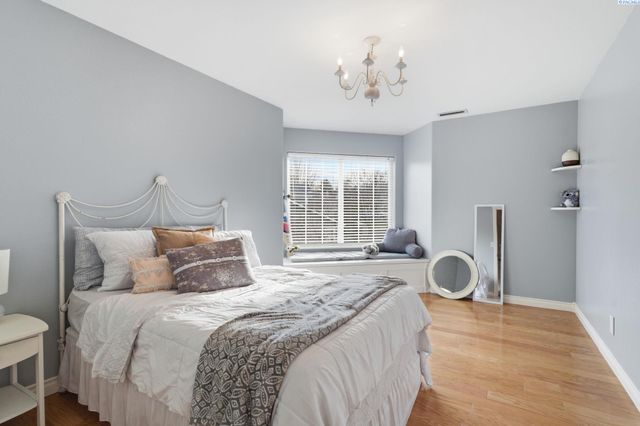 1020 Oxford Avenue, Richland, WA 99352