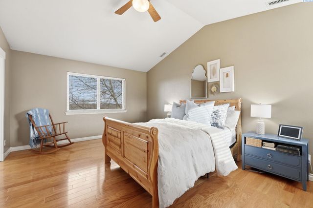 1020 Oxford Avenue, Richland, WA 99352