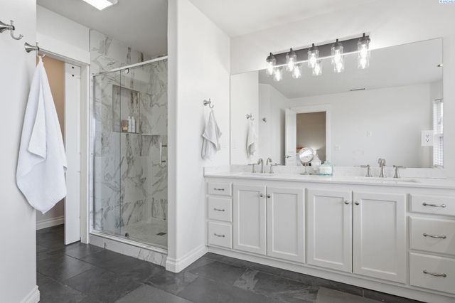 1020 Oxford Avenue, Richland, WA 99352