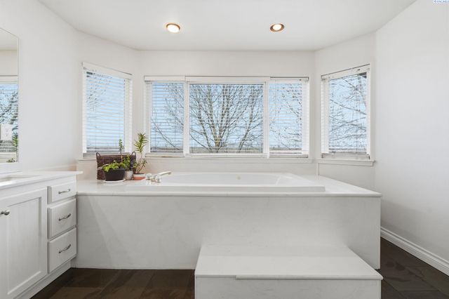 1020 Oxford Avenue, Richland, WA 99352